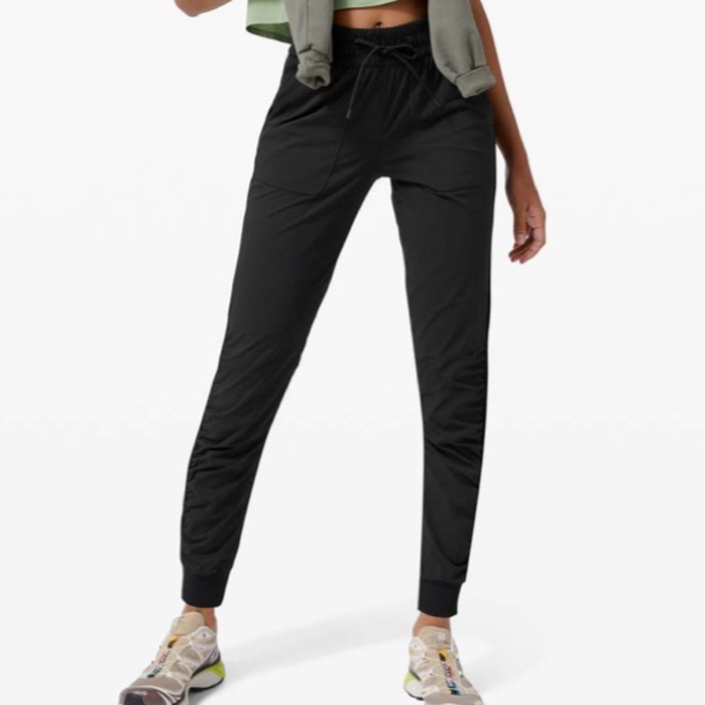 LULULEMON Beyond the Studio Jogger Size 6 Trendy Active Dance Stylish Black - Picture 1 of 7